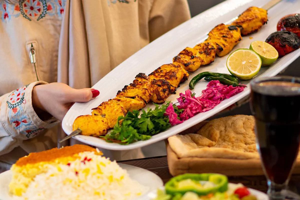 https://s2.webstatic.net/post/haj-hassan-restaurant-authentic-innovative-iranian-taste/175793179716218f-1200x800.webp