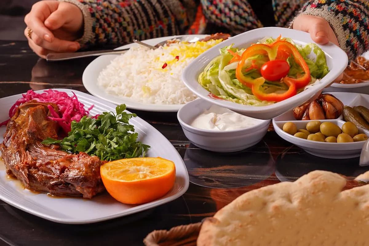 https://s2.webstatic.net/post/shandiz-paradise-iranian-cuisine-why-haj-hassan-list/1757931928020f39-1200x800.webp